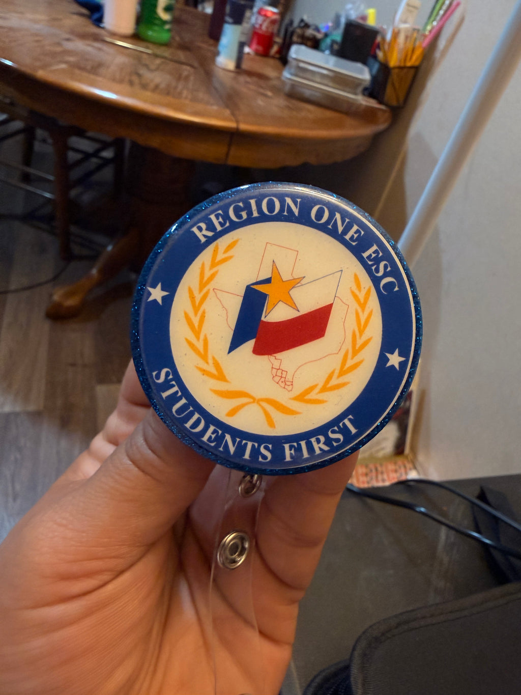 Custom logo -badge reel & topper
