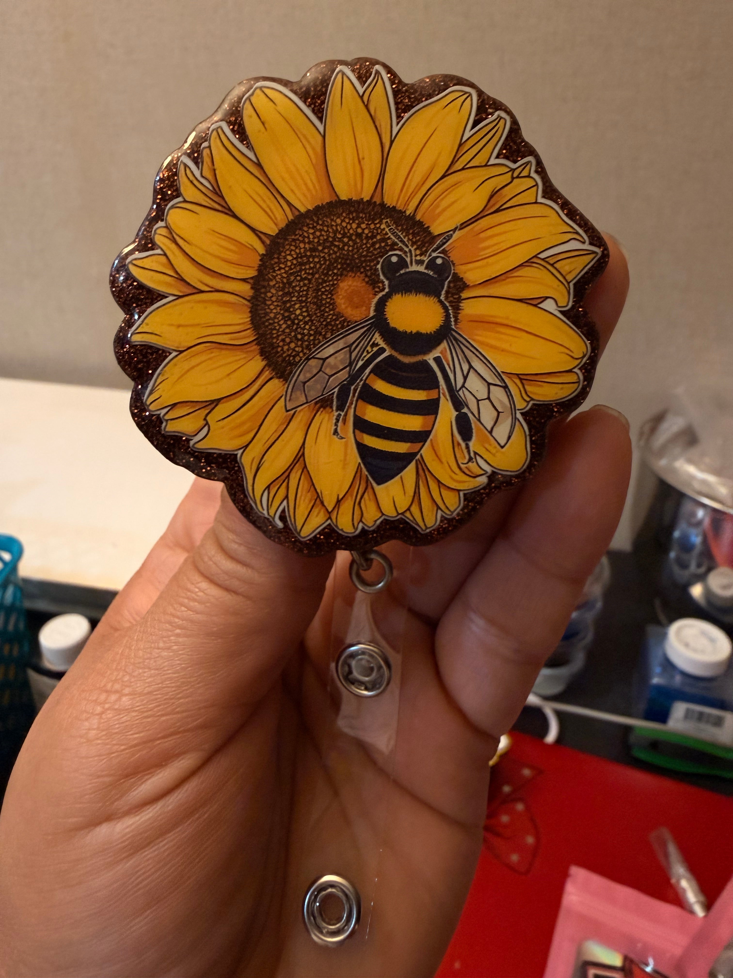 Custom logo -badge reel & topper